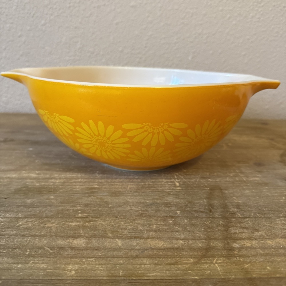 VINTAGE PYREX 444 "DAISY" NESTING CINDERELLA 4QT MIXING BOWL
